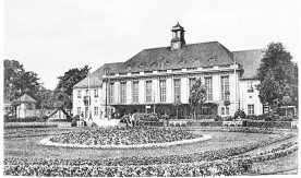 Reprodukcja fotografii dworca w Bydgoszczy z około 1913 r. Numer...